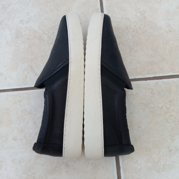 Frye Women's Webster Leather Slip On Loafer in Black 9US - Picture 9 of 12